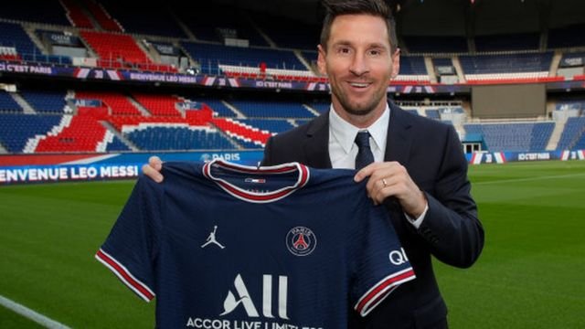 Messi con su camisa del PSG